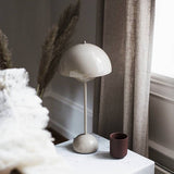 Load image into Gallery viewer, Minimalist Metal Table Lamp Creative Beside Lamp